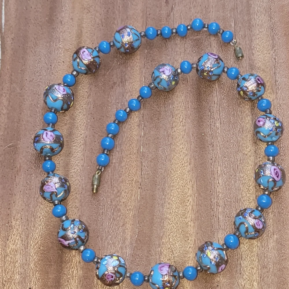 Antique Venetian Florato Wedding Cake beads 20" - Picture 6 of 7
